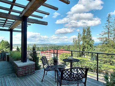 Seattle homes for sale with beautiful gardens in Greenlake, Capitol Hill, Ballard