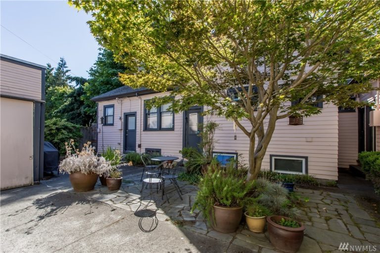 charming-patio-amazing-condo-for-sale-in-seattle-in-the-central-district