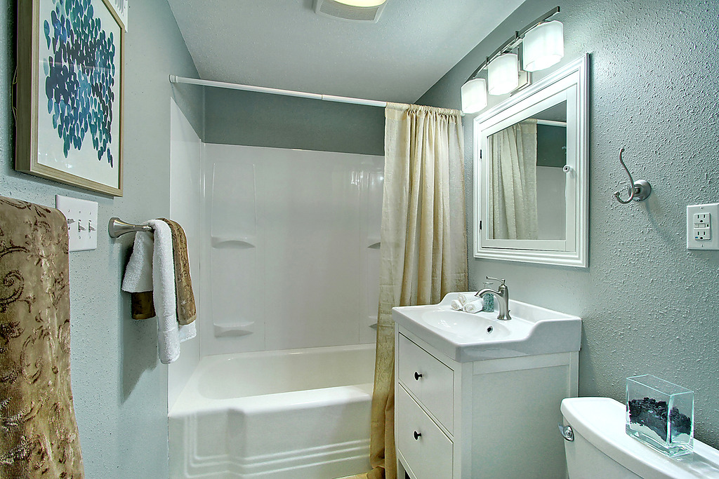 Fresh MidCentury in Seattle's Maple Leaf neighborhood Seattle Dream