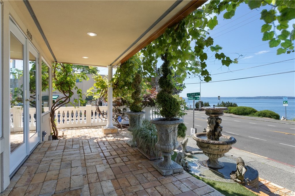 La Villa Rustica Waterfront Guest Inn on the Beach in Seattle