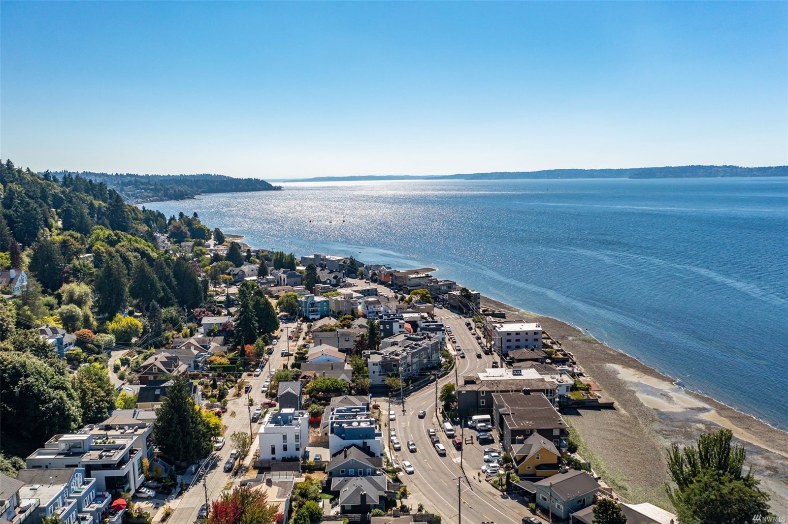 Beautiful Waterfront homes for sale in Seattle, listed by luxury Broker Marlow Harris of Windermere Real Estate