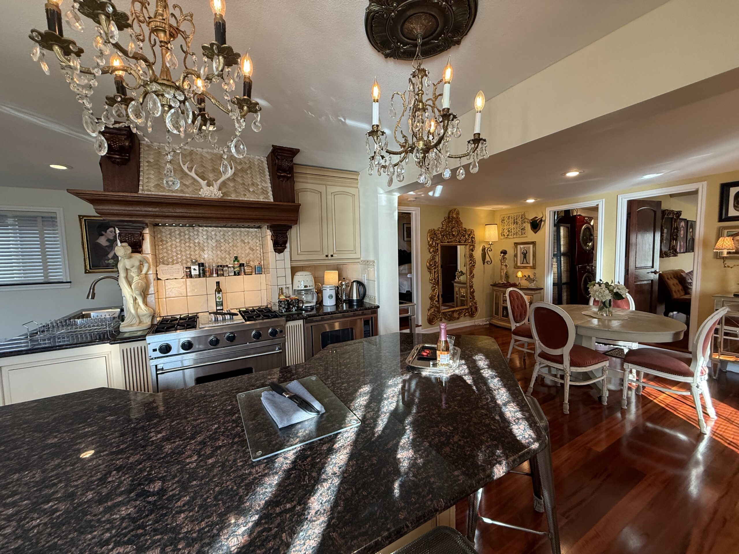 Luxury Real Estate Agent Marlow Harris. Windermere Real Estate. Seattle Dream Homes